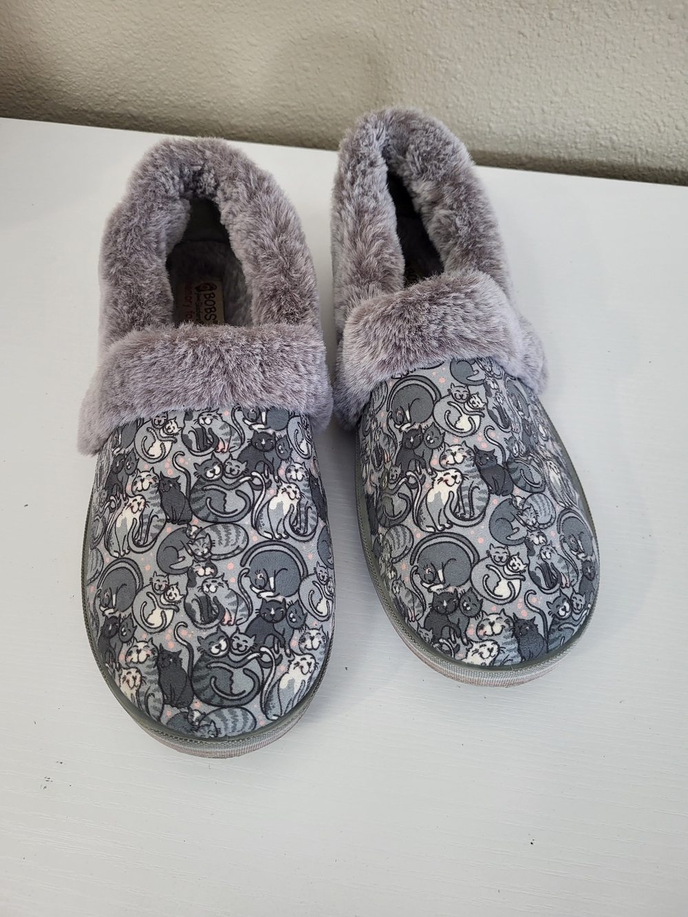 Bob's by Sketcher Cozy Plush Gray/Pastel  Cat Print Slipper - Size US 10